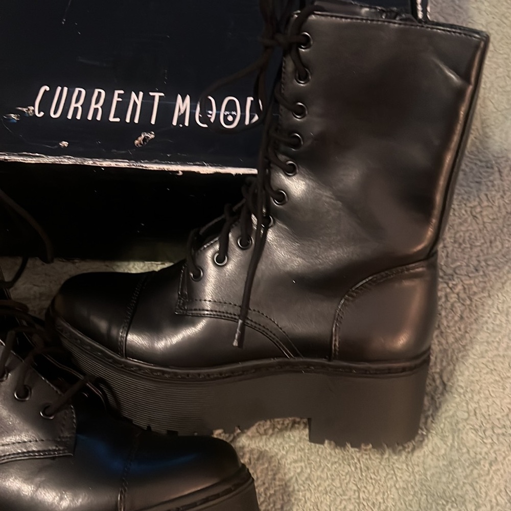 Boots - Picture 3 of 10